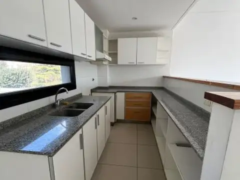 Departamento en Alquiler con 1 cocheras