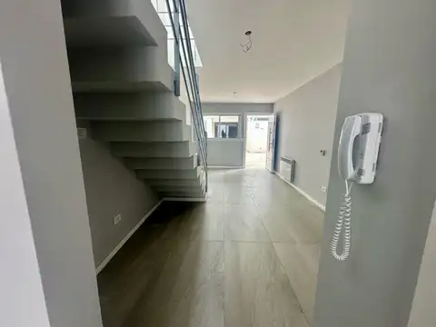 Depto Tipo Casa en Alquiler con 1