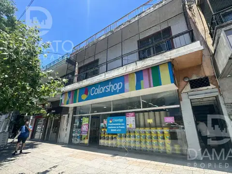 Local en Villa Devoto sobre AV. Beiro 