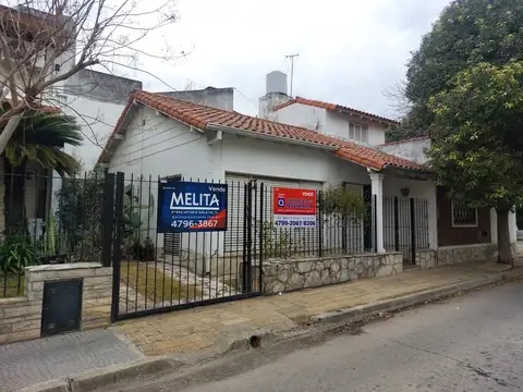 CHALET  4 AMBIENTES 2 BAÑOS CON DEP. ENTRADA DE AUTO Y GARAGE