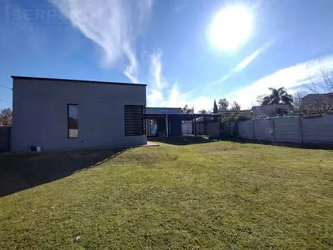 Venta. Casa 4 Ambientes. Losa Radiante. Lote 886 M2. Barrio Parque Sakura. Exaltación de la Cruz