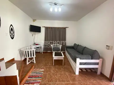 DÚPLEX DE 4 AMBIENTES, TODOS LOS SERVICIOS A MTRS DEL MAR