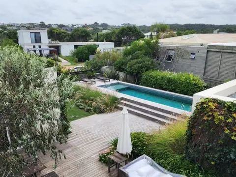 Casa 6 ambientes con 7 baños