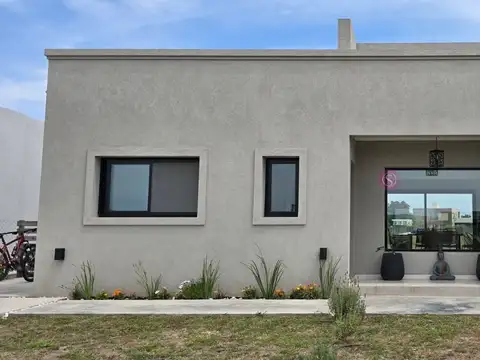 Casa  en Venta en Santa Elisa, Pilar del Este, Pilar