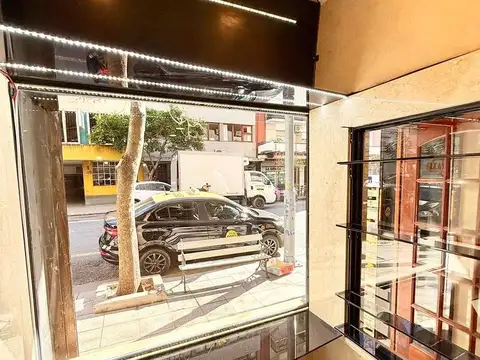 Córdoba  1626 entre Peatonal San Martín y Av. Luro