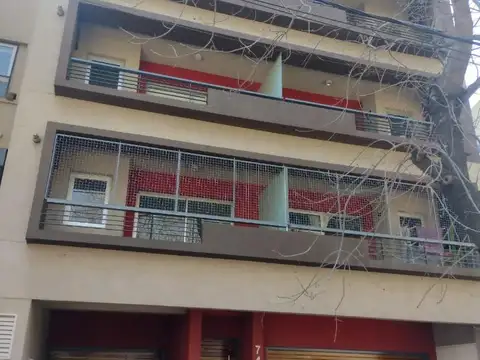 EXCELENTE DPTO 2 AMB. CON COCHERA Y BALCON 