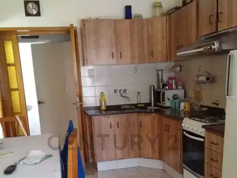 Casa 8 ambientes con 1 baño