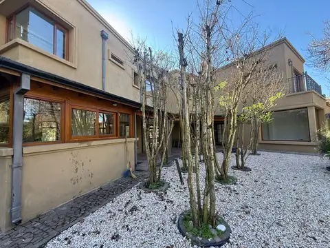 CASA EN VENTA EN FINCAS DEL LAGO 6 AMBIENTES