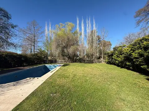 Casa 6 ambientes con 4 baños