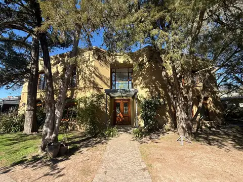 CASA EN VENTA EN FINCAS DEL LAGO 6 AMBIENTES