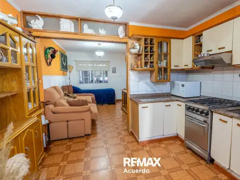 Casa 5 ambientes con 1 baño