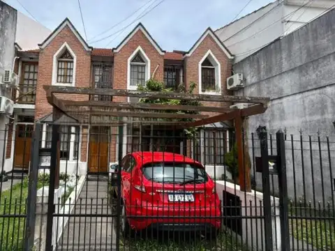 Casa en venta - 3 Dormitorios 2 Baños - Mataderos