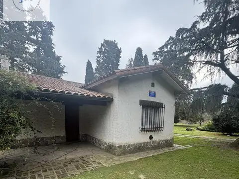 Quinta en venta Moreno 2300 m2 de terreno, sobre dos lotes divididos.