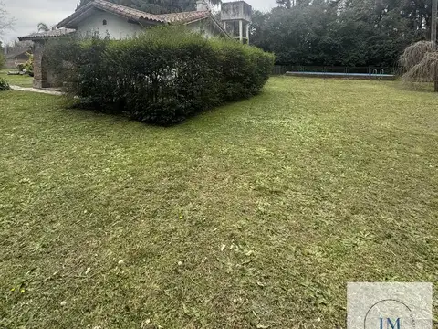 Quinta en venta Moreno 2300 m2 de terreno, sobre dos lotes divididos.