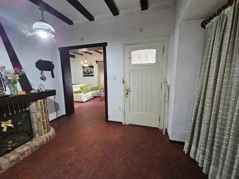 Casa en Alquiler con 2 cocheras