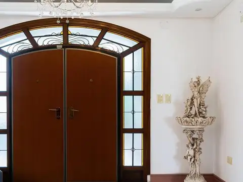 Casa en Venta con 6 cocheras