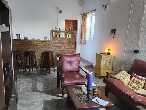 Casa 5 ambientes con 1 baño