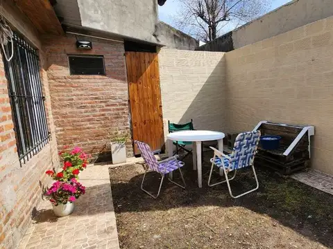 VENTA  CASA + DEPARTAMENTO CASTELAR NORTE