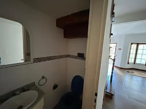Casa 4 ambientes con 2 baños
