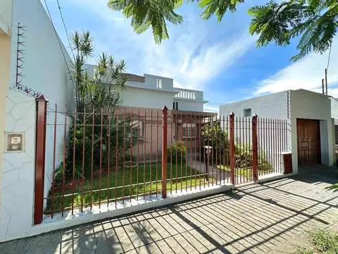 Casa de 4 ambientes con parque + PH de 2 ambientes