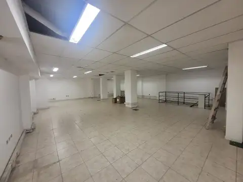 ALQUILER GRAN LOCAL CENTRO DE CORDOBA 