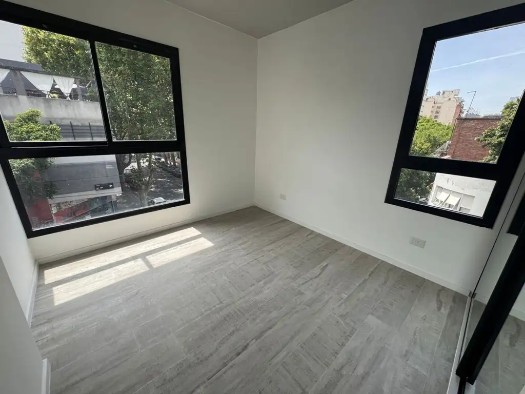 JUFRÉ 300, Piso 7