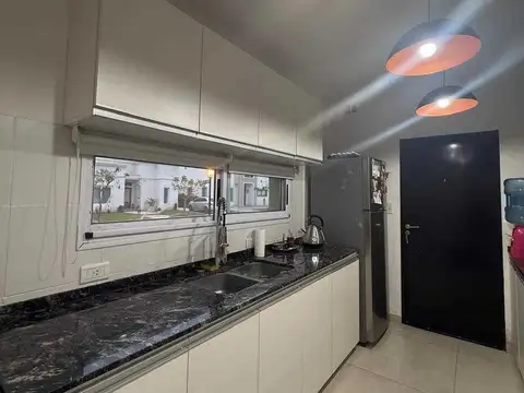 Casa en Venta con 4 cocheras