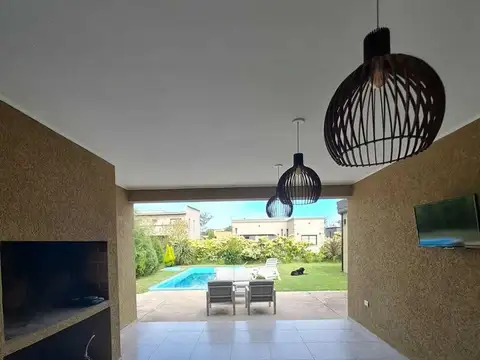 Casa en Venta en Pilar del Este - San Ramon, USD 220.000