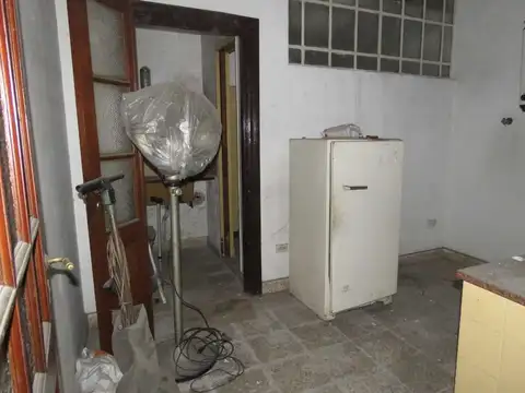 EXELENTE CASA A REFACCIONAR A METROS DE 25 DE MAYO