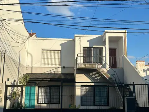 PH en Olivos de 4 ambientes con patio.Muy luminoso sin expensas - Cocina y lavadero separados