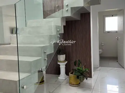 Casa 4 ambientes con 4 baños