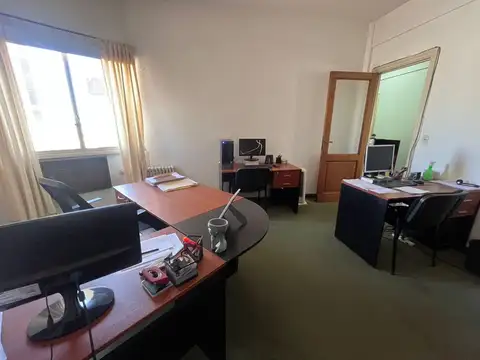 Avenida Presidente Roque Sáenz Peña 700