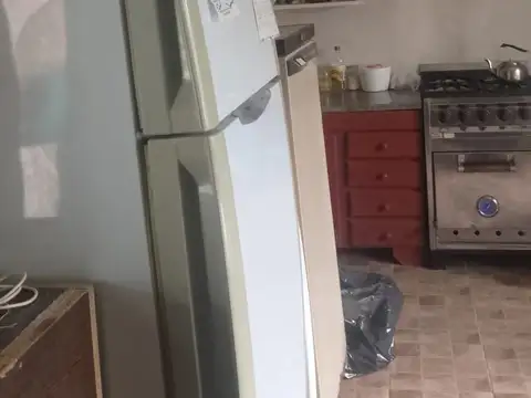 CASA CON PILETA EN TERRENO DE 800 M2 EN EL BARRIO MAXIMO PAZ  (CAÑUELAS)