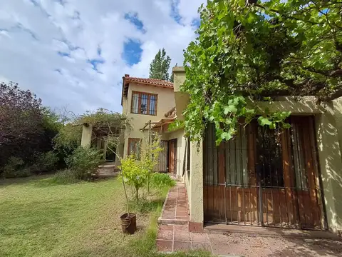VENTA CASA 3 HAB. CHACRAS DE CORIA- CALLE PRIVADA