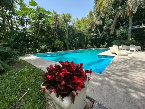 CASA 6 AMBIENTES PILETA -JARDIN DE INVIERNO-PARQUE