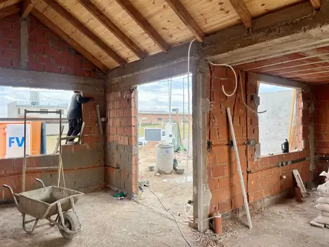 Casa 5 ambientes con 2 baños