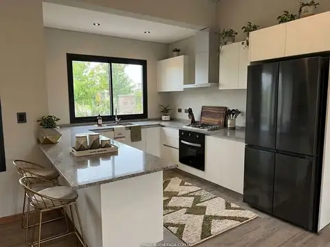 Casa en Venta con 2 cocheras