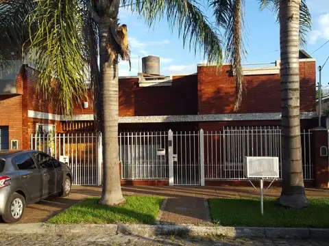 CASA 4AMB GARAGE 3 AUTOS EN LOTE 200M *apto credito*