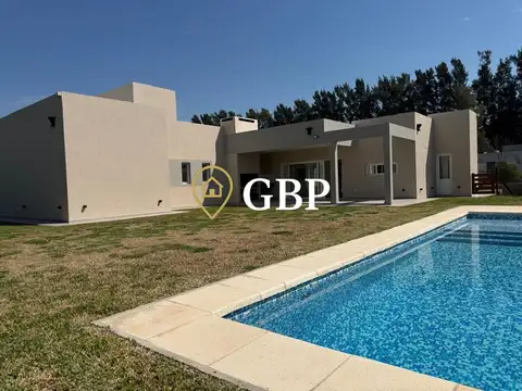 Casa 4 ambientes con 3 baños