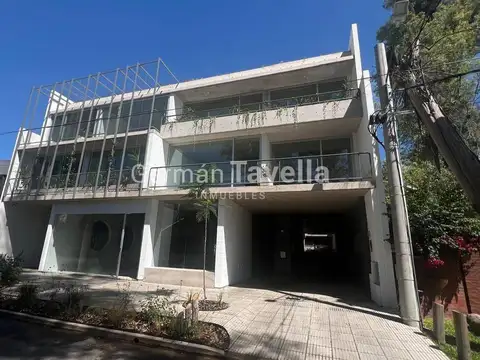 Oficina en Alquiler con 1 cochera