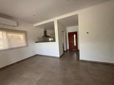 CASA 4 AMBIENTES BARRIO  PILAR DEL ESTE  ALQUILER