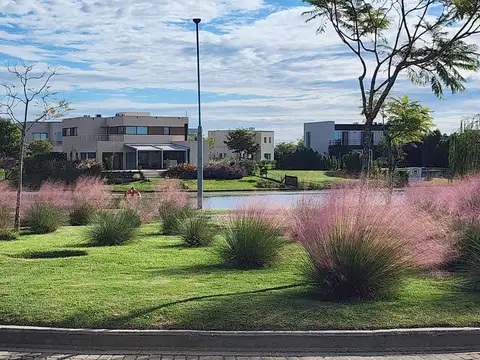 Terreno venta 795 m2. Centra a la laguna. Ameneties
