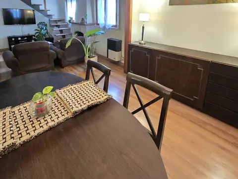 Depto Tipo Casa 4 ambientes con 3 baños