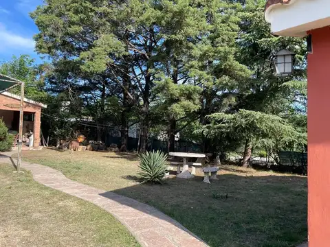 Casa 10 ambientes con 4 baños