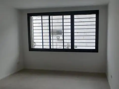 Excelentes oficinas frente a la Clínica Fátima de Pilar