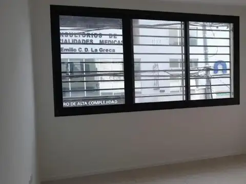 Excelentes oficinas frente a la Clínica Fátima de Pilar