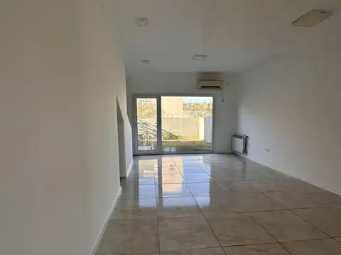 Depto Tipo Casa en Alquiler con 1 cocheras