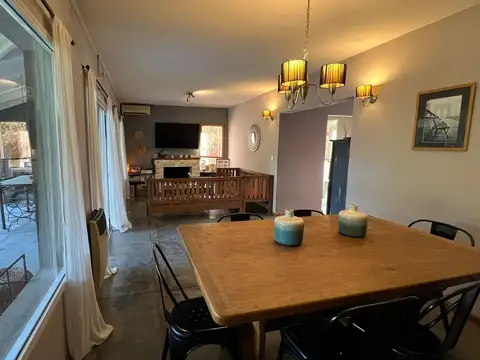 Casa en Venta con 2 cocheras