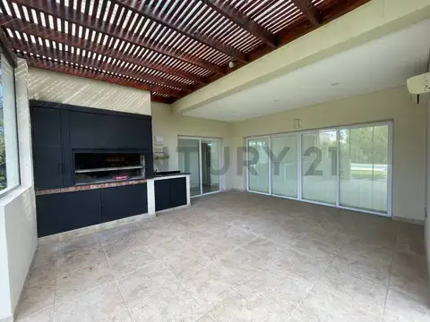 Casa en Alquiler en Country Santa Rita, USD 1.800