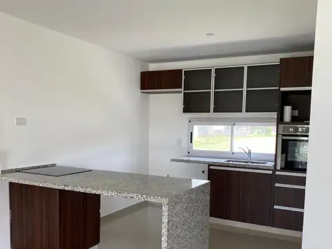 Casa 4 ambientes con 4 baños